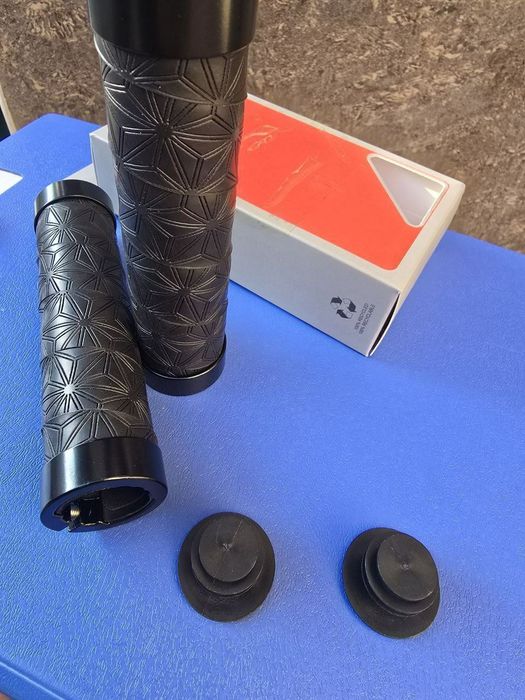 Грипсы GRIPS с локами, ручки для велосипеда есть и другие модели