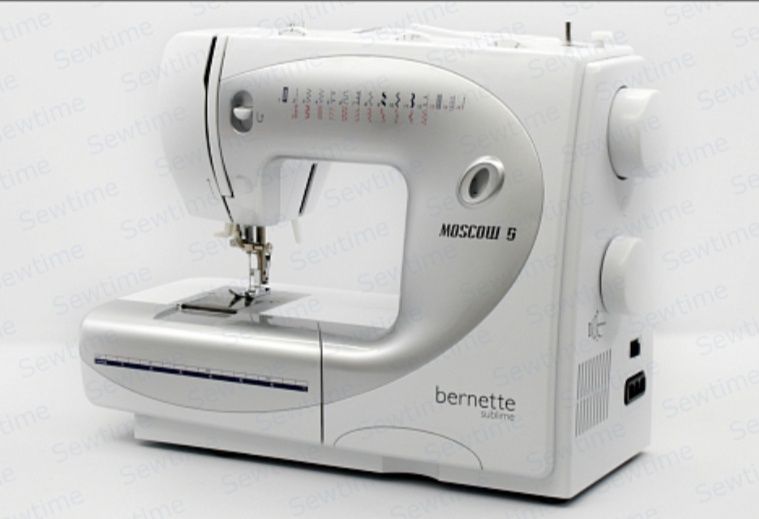 Швейная машинка Bernette Moscow 5
