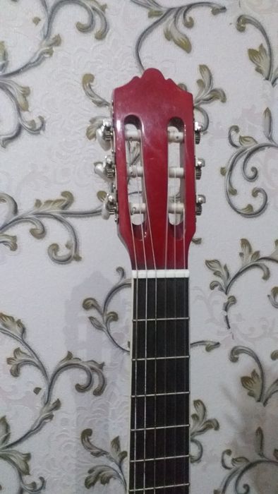 Klassik gitara sotiladi