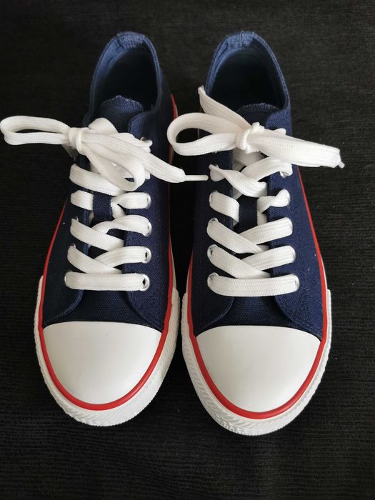 Нови тъмно сини кецове