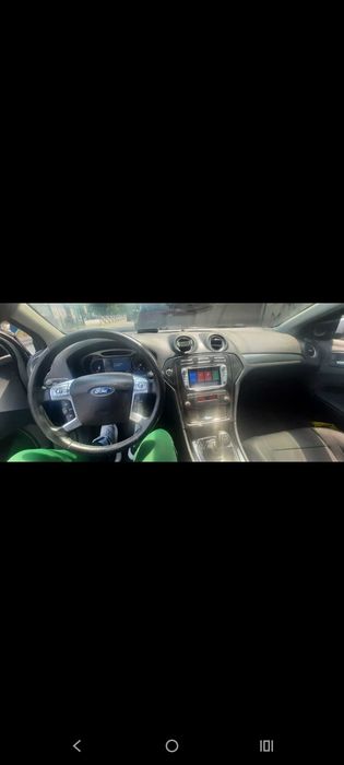 Mașina Ford Mondeo