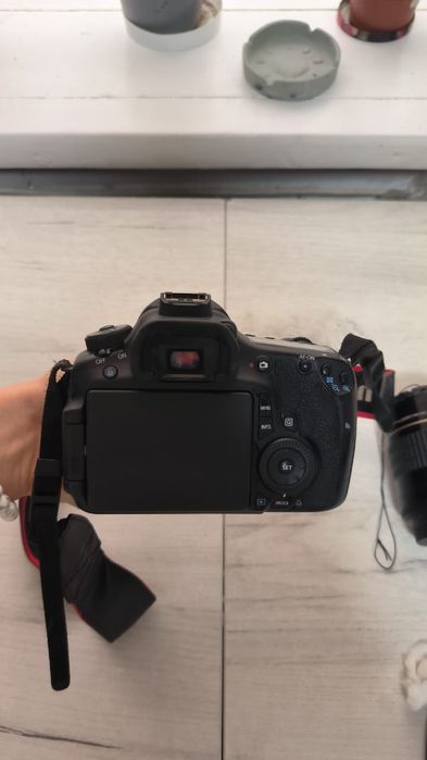 Продам Фотоаппарат 60D