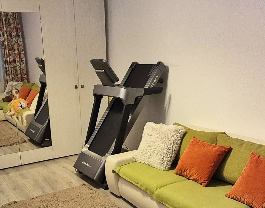 Vând bandă de alergare electrică TECHFIT Andromeda 3S