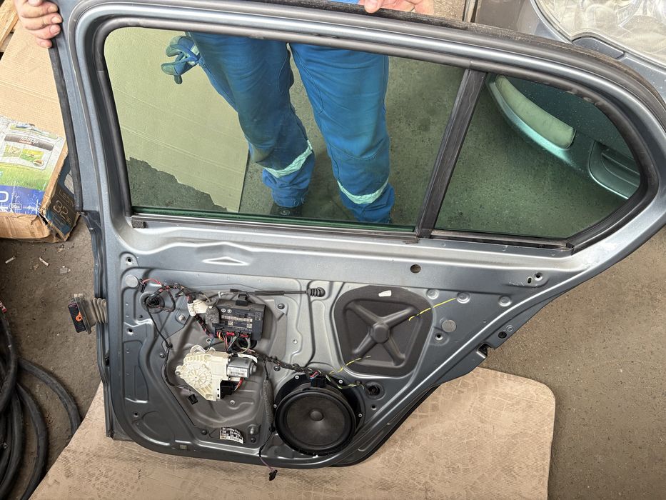 Vand Usa spate Skoda Superb 2 Completa