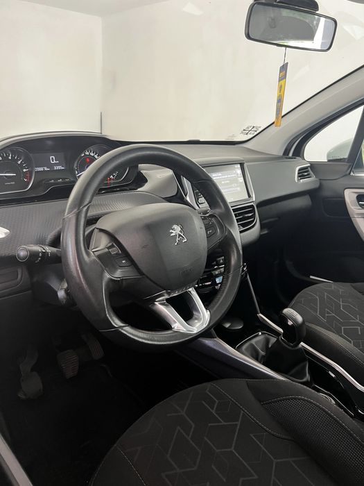 Peugeot 2008 alb