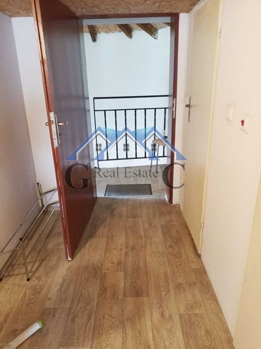 Три тавански стаи, по 225 евро на стая, отделно кухня, за 3 момчета студенти, Левски