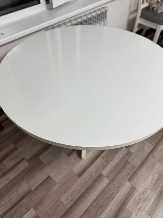 Продаю обеденный стол