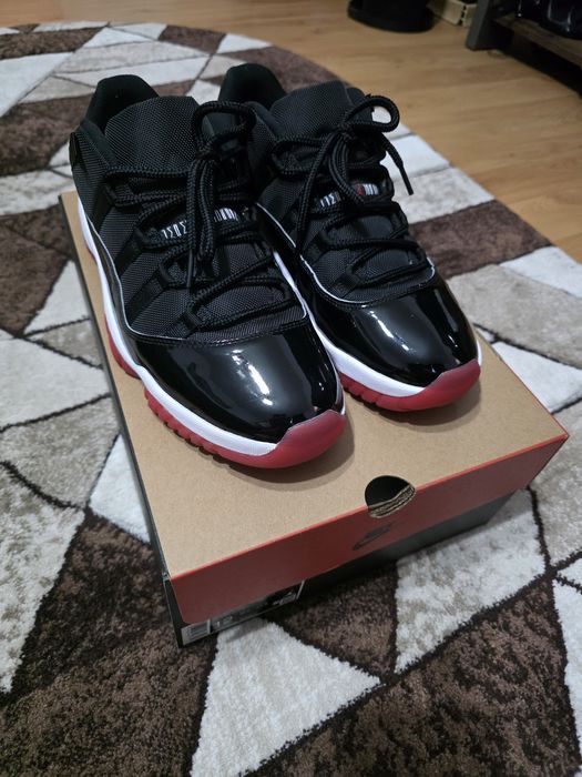 Jordan 11 retro Bred low