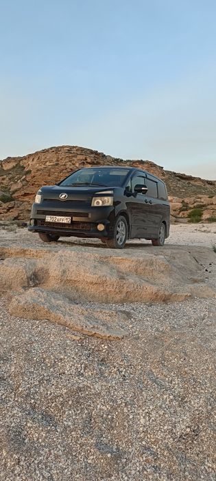 Тойота Вокси Voxy