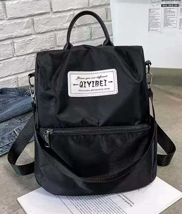 Модерна черна раница-стил и удобство за всеки ден