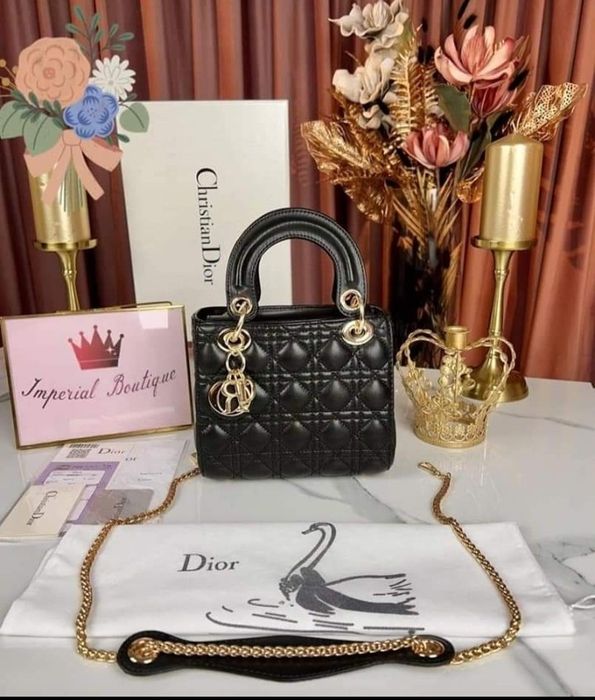 Geanta mini,model Lady, accesorii metalice aurii, saculet, etichetă