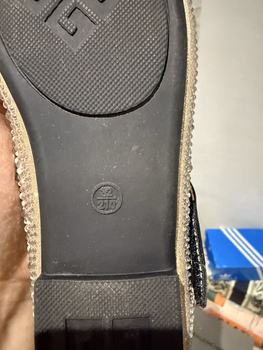 Продам детские туфли