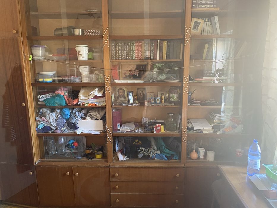 Отдам даром книжный шкаф
