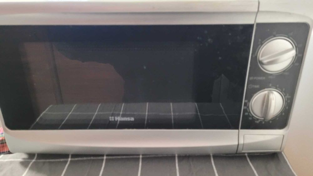 Cuptor  cu microunde Hansa