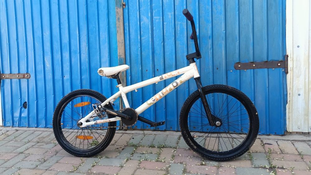 Продам BMX трюковой.