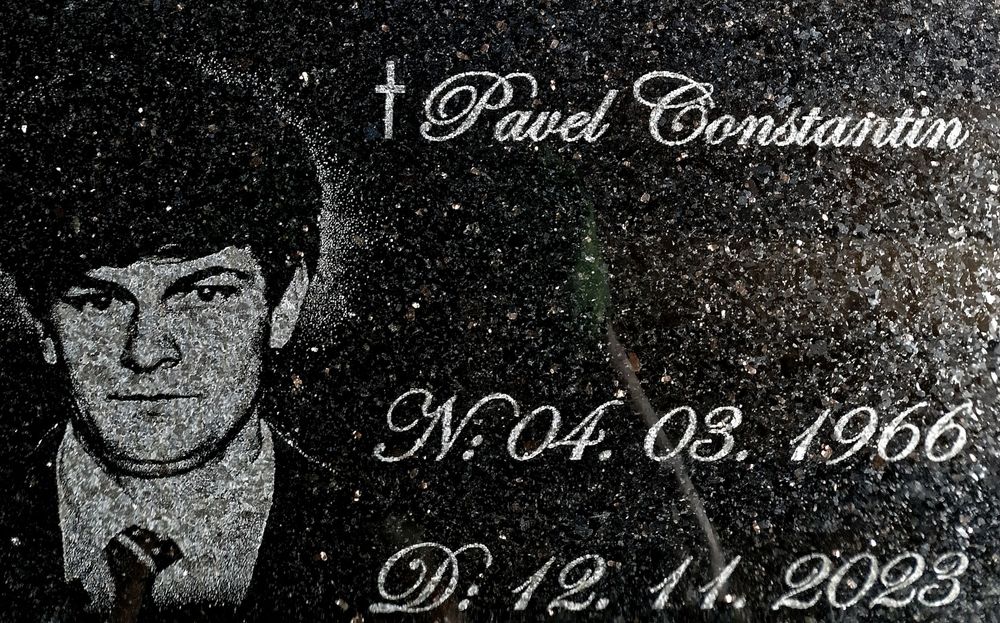 Cruce cimitir cu scris , fotogravura personalizata si felinar