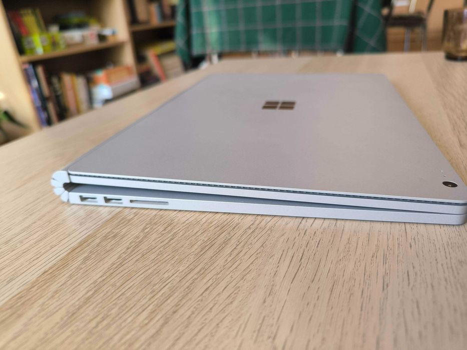 Microsoft Surface Book 2 i5-8g / 8/256