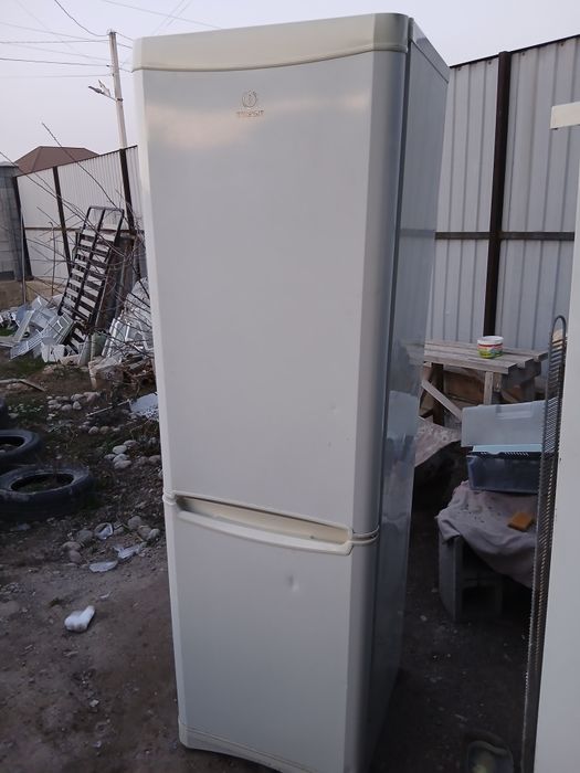 Холодильник Индезит. Доставка бесплатно