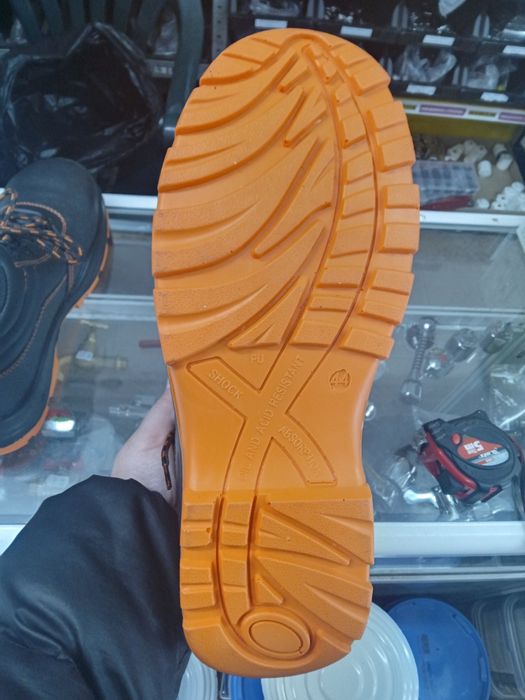 Нови работни обувки