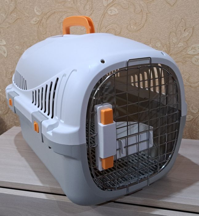 Переноска пластиковая. Новая!  Продам.