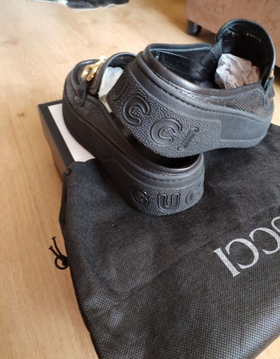 Продавам дамски чехли