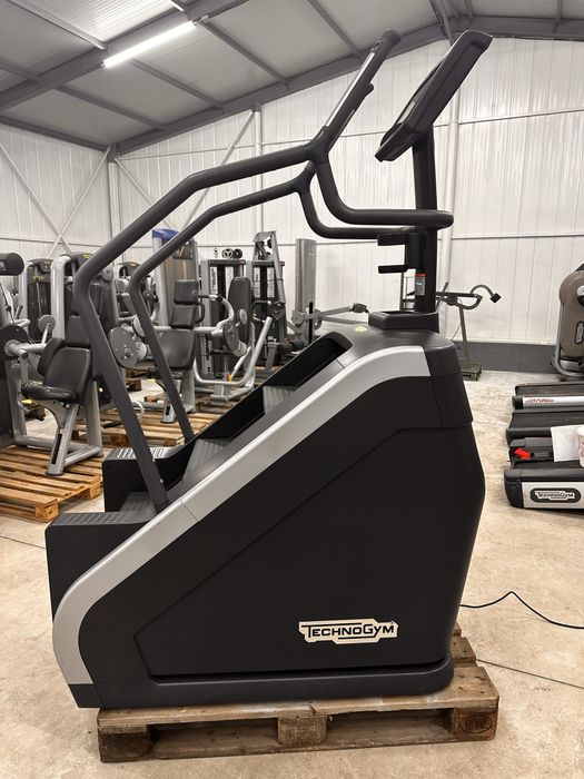 Technogym Excite  stepmill 1000 TV trend display