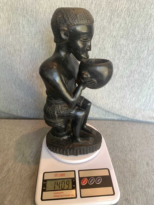 Ръчно резбовани дървена фигури