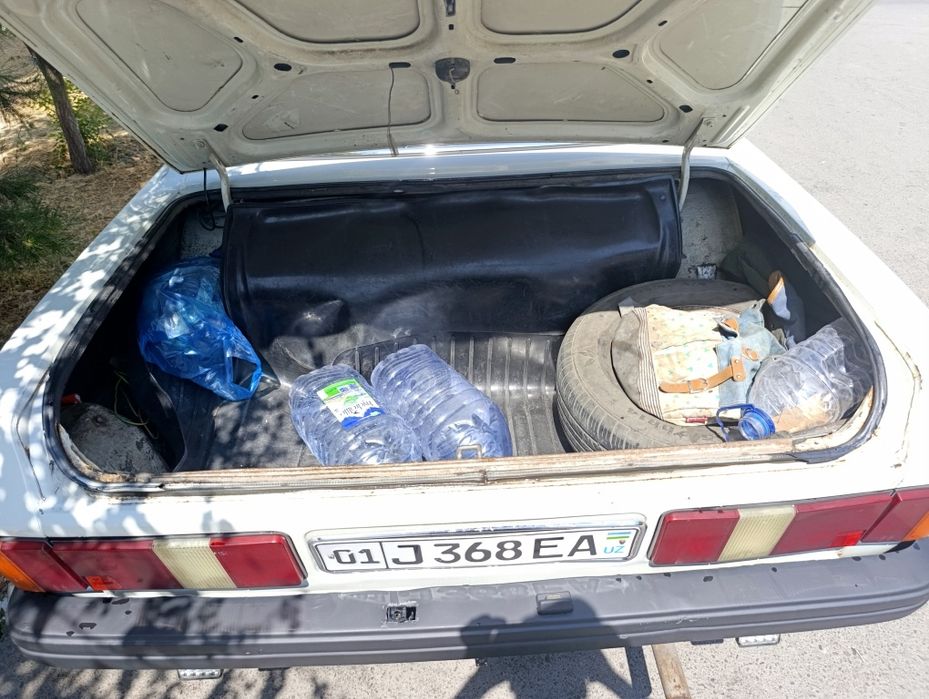 Moshina sotiladi volga 31029