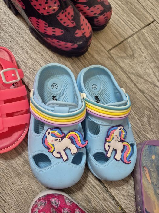 Обувки кецове боти ботуши сандали пантофи гумени ботуши за момиче