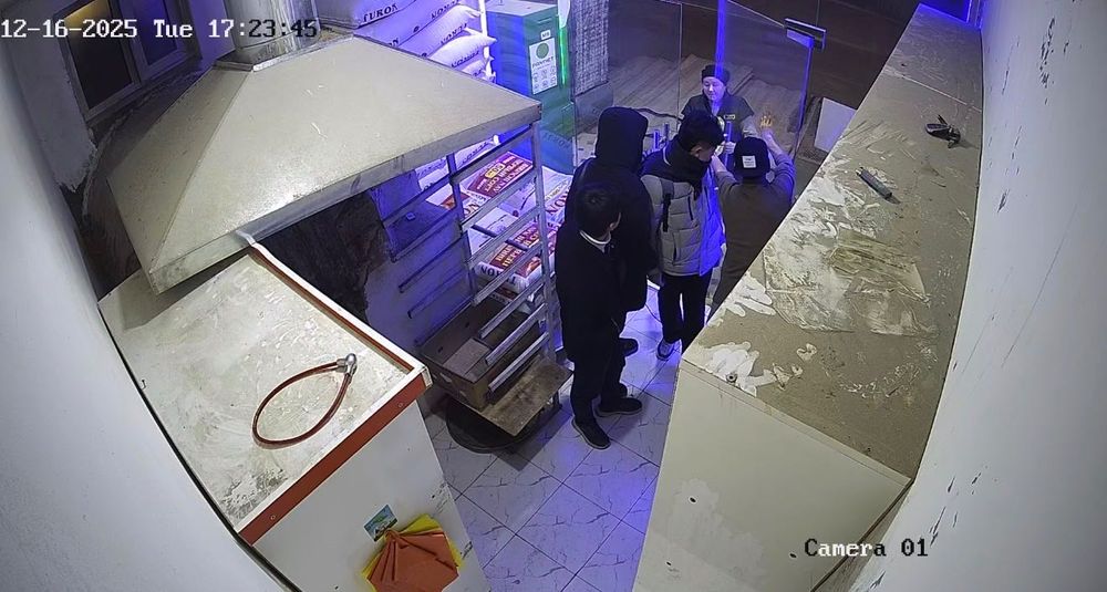 7сотих уй ва 3та ишлаб турган магазин сотилади