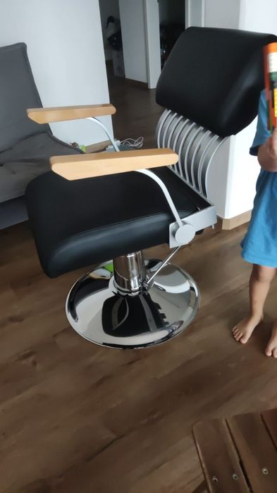 Scafa coafor Pietranera și Scaun coafor