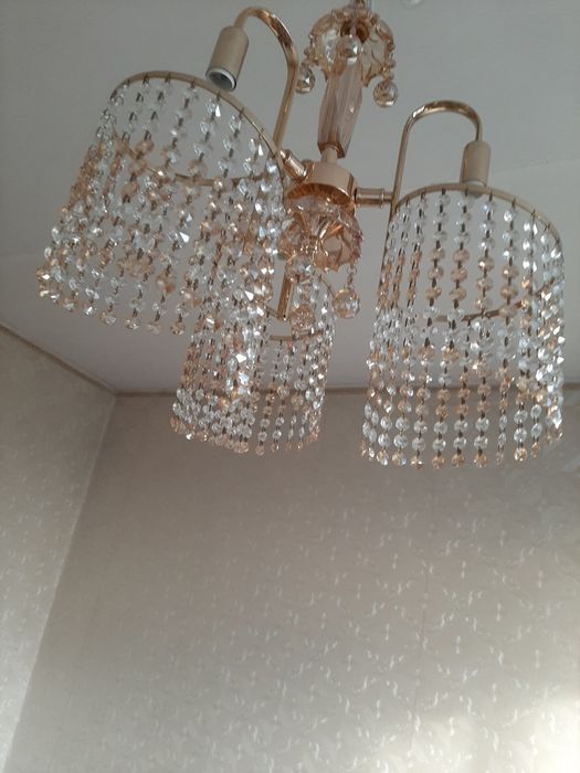 Продаётся люстра.