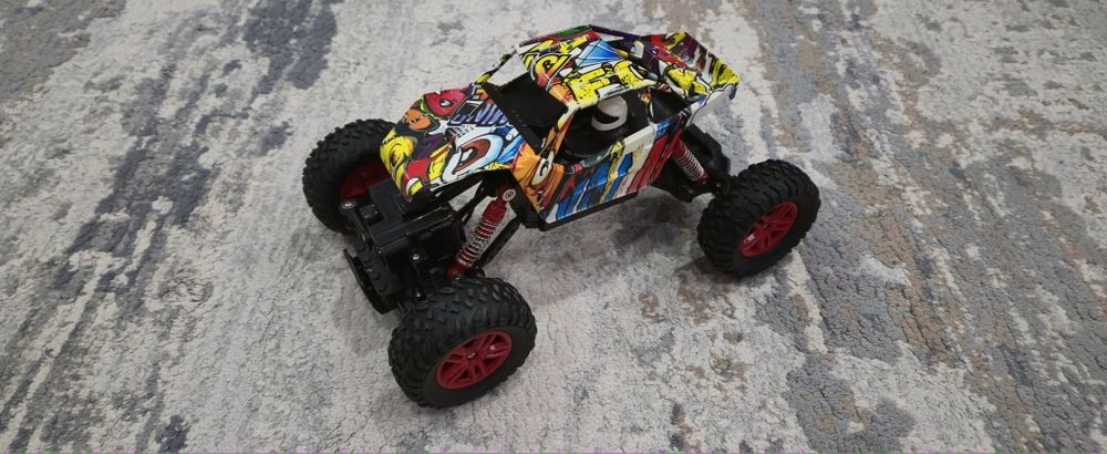 Masina cu telecomanda rezistenta la lovituri