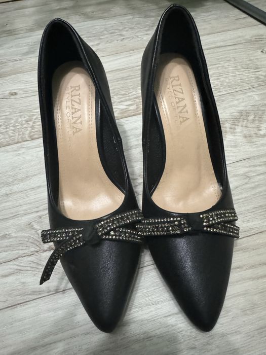 Женские черные туфли