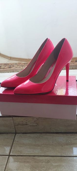 Pantofi stiletto