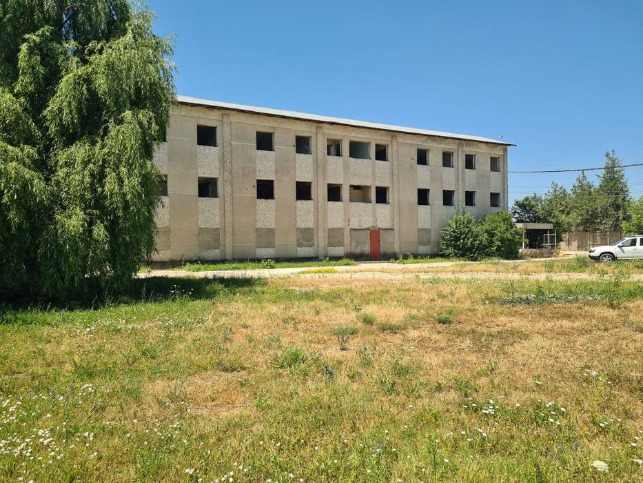 Spatiu Hala/Birouri 1350 mp