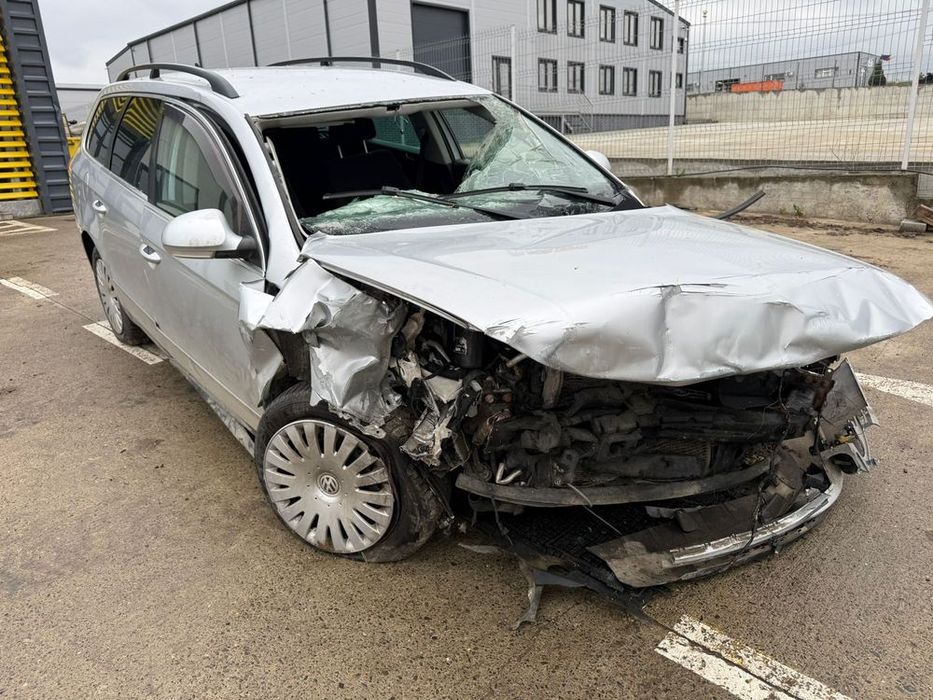 Dezmembrez Vw passat b6 break LA7W 2.0 tdi CBAB DSG LQV 2009