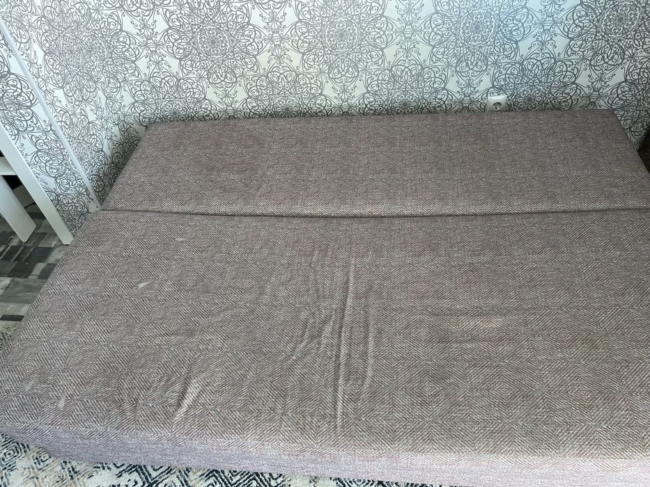 Диван раскладной с подушками