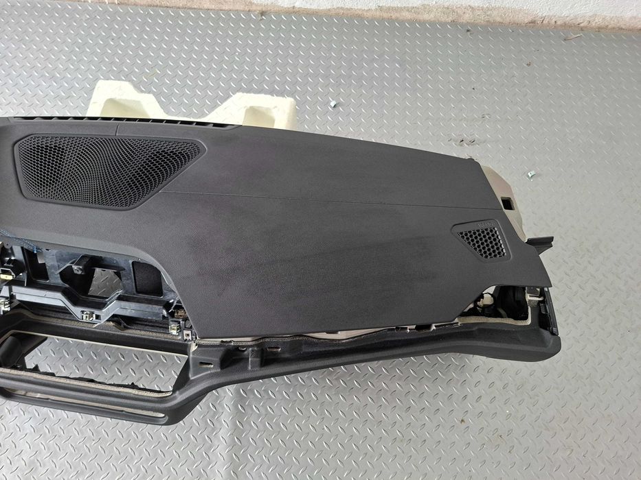 НОВО Оригинално Табло BMW G20 G21 G22 G23 G26 G42 G80 M3 M4 Черно Син Шев без HUD