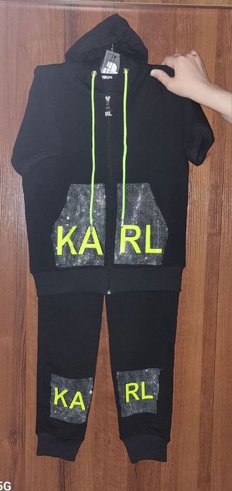 Продаётся спортивный костюм новый