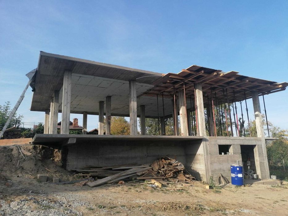 Echipă construcții sau firma