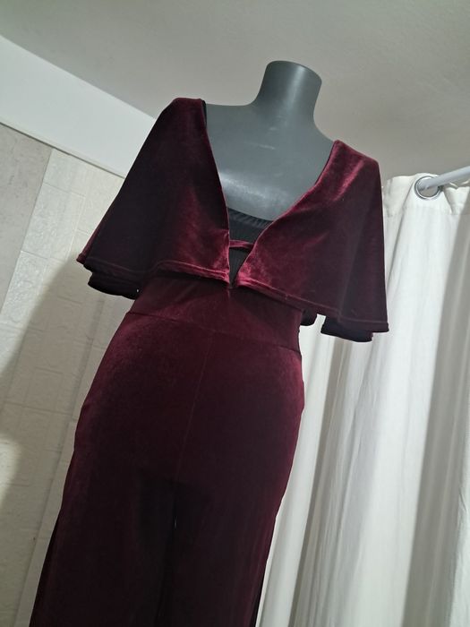 Salopeta catifea elastica ,Marimea 36/38,foarte practica și elegantă