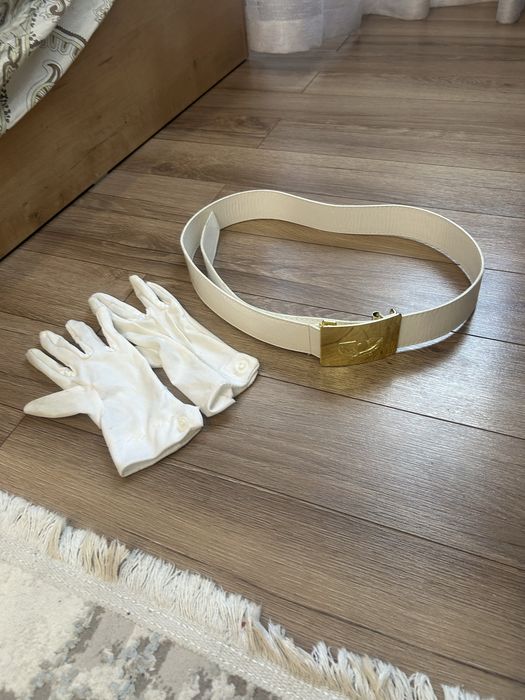 Продам белый ремень и белые перчатки