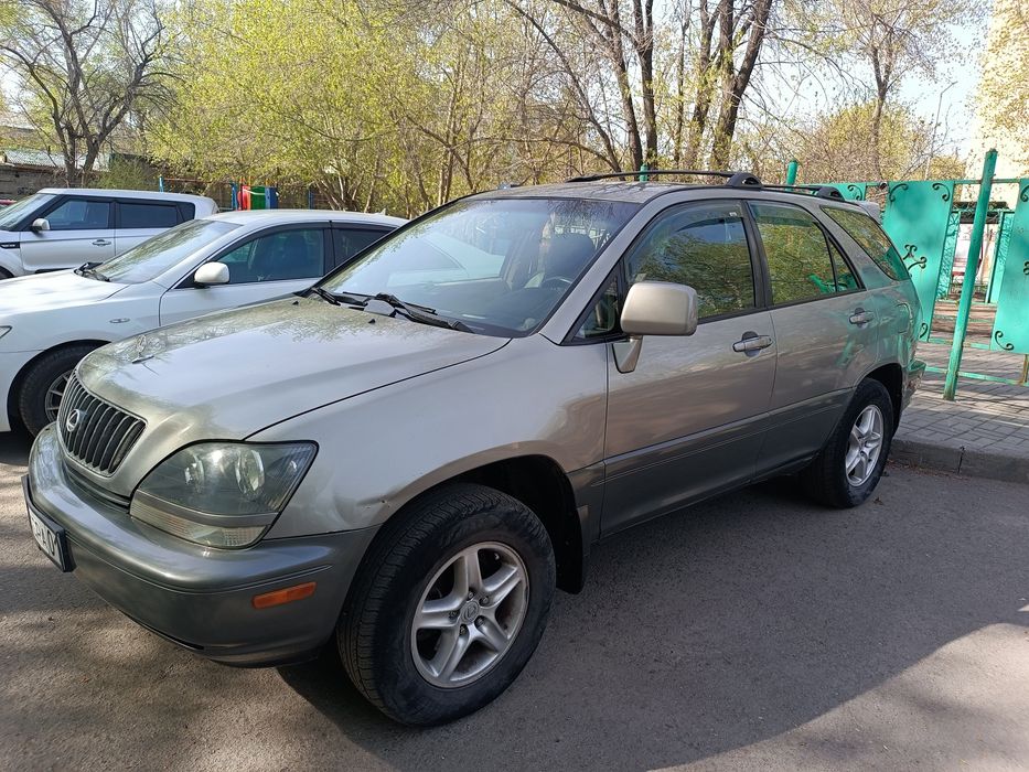 Продам авто Lexus Rx 300