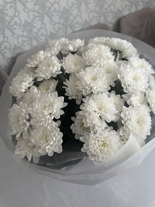Букет из белых хризонтем