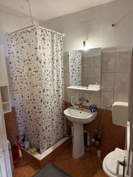 Vând  garsonieră   n  8  etaj  1