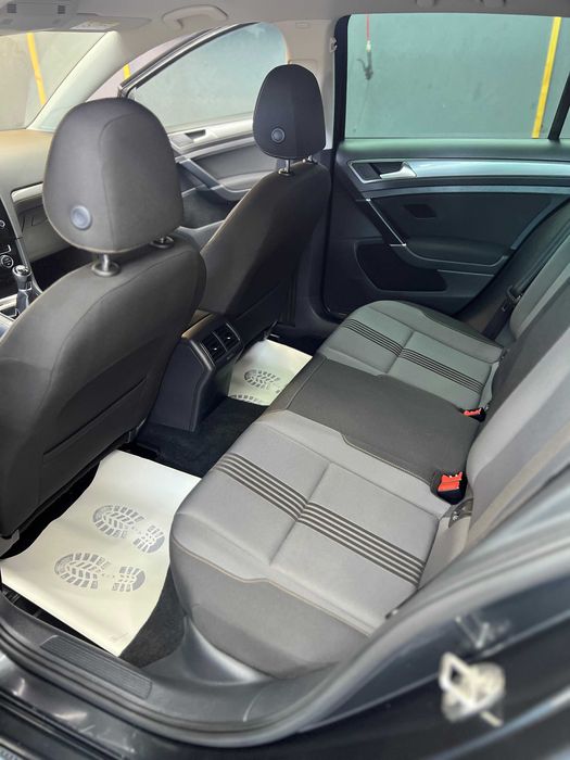 **Volkswagen Golf 7 Allstar 1.6 TDI – 110 CP – Noiembrie 2016**  Vând Volkswagen Golf 7, versiunea Allstar, fabricat în noiembrie 2016