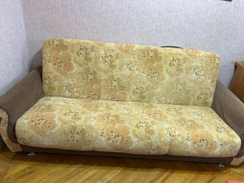 Продам б/у  диван