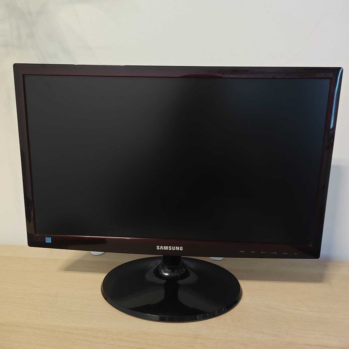Kit PC complet HP – Ryzen 5 PRO / 8GB RAM / SSD NVMe + Monitor Samsung 22" Full HD + Tastatură & Mouse HP NOI
