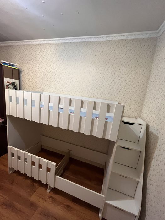 Двухъярусная кровать